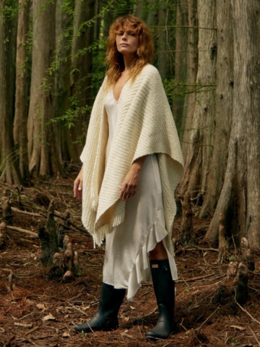 Manos Del Uruguay | Poncho Huella in Off White One Size Merino & Linen Blend